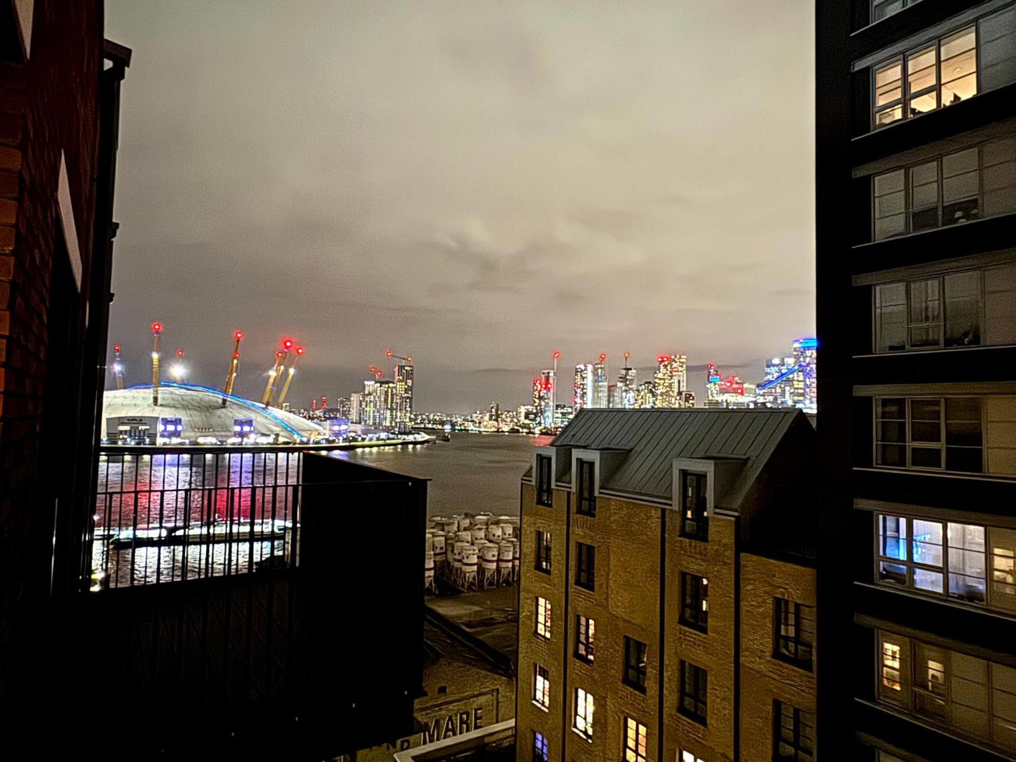 London Luxury Flat With Balcony, River View, O2 Arena, Excel, Canary Wharf, Station Apartment Exterior foto